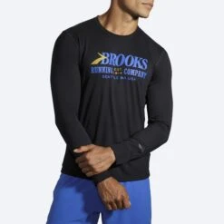 BROOKS Men's Distance Graphic Long Sleeve (095 - Black/Heritage) -Saucony Clothing Shop 211319 095 ma distance graphic mens long sleeve running shirt
