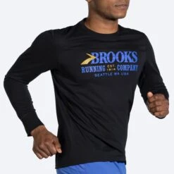 BROOKS Men's Distance Graphic Long Sleeve (095 - Black/Heritage) -Saucony Clothing Shop 211319 095 mv distance graphic mens long sleeve running shirt