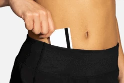 BROOKS Women's Chaser 7" Short (001 - Black) -Saucony Clothing Shop 221466 001 D3 Chaser 7in Short