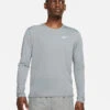Nike Men’s DRI-FIT Miler Long Sleeve (084 - Smoke Grey/Reflective Silver) -Saucony Clothing Shop 709C7CD6 8141 4207 870E 5AFB6575CE72
