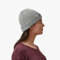 On Unisex Merino Beanie (Lunar) -Saucony Clothing Shop 887C1622 1E95 4761 82D2 281936051BF1