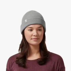 On Unisex Merino Beanie (Lunar) -Saucony Clothing Shop C147639C E3B5 4733 B464 779CB24A8D9D