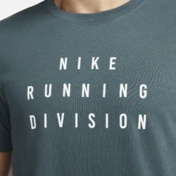 Nike Men's DRI-FIT Run Division T-Shirt (308 - Faded Spruce) -Saucony Clothing Shop FD0122 309 D PREM 2000