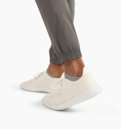 Men's In Flex Jogger III (Morel Grey) -Saucony Clothing Shop InFlexIII Morel Detail2 1024x1024 e2c34da6 c7db 4932 811f 6c1036d48fcc