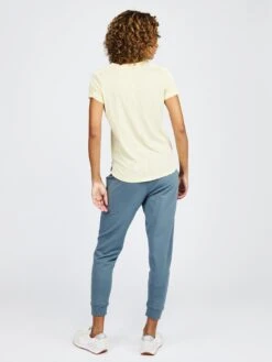 Women's NOLA V-Neck T-Shirt (741 - Daisy Yellow) -Saucony Clothing Shop Tasc SS 2022 8829 41e9d3e1 b28d 433a 8156 68a14d94d1ac