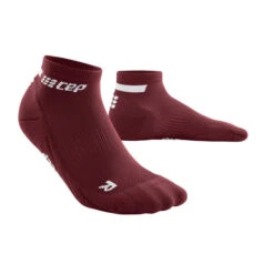 CEP Men's The Run Low Cut Socks 4.0 (Dark Red) -Saucony Clothing Shop The Run Low 4.0 darkred 3 540x ad1d2b68 53a0 44dd 94d1 26cff83ad397