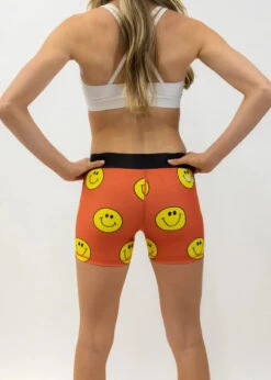 Women's Smiley 3" Compression Shorts -Saucony Clothing Shop chicknlegs womens 3 inch compression spandex printed running shorts smiley back view jpg